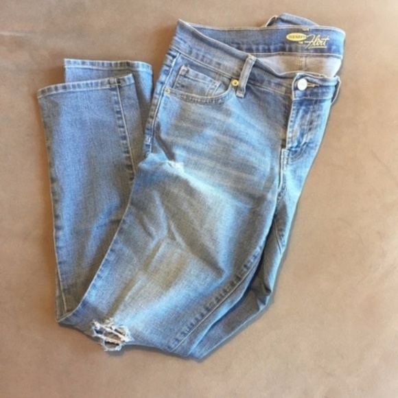 Old Navy “The Flirt” Light Wash Distressed Jeans – Size 4 Short - Picture 4 of 6